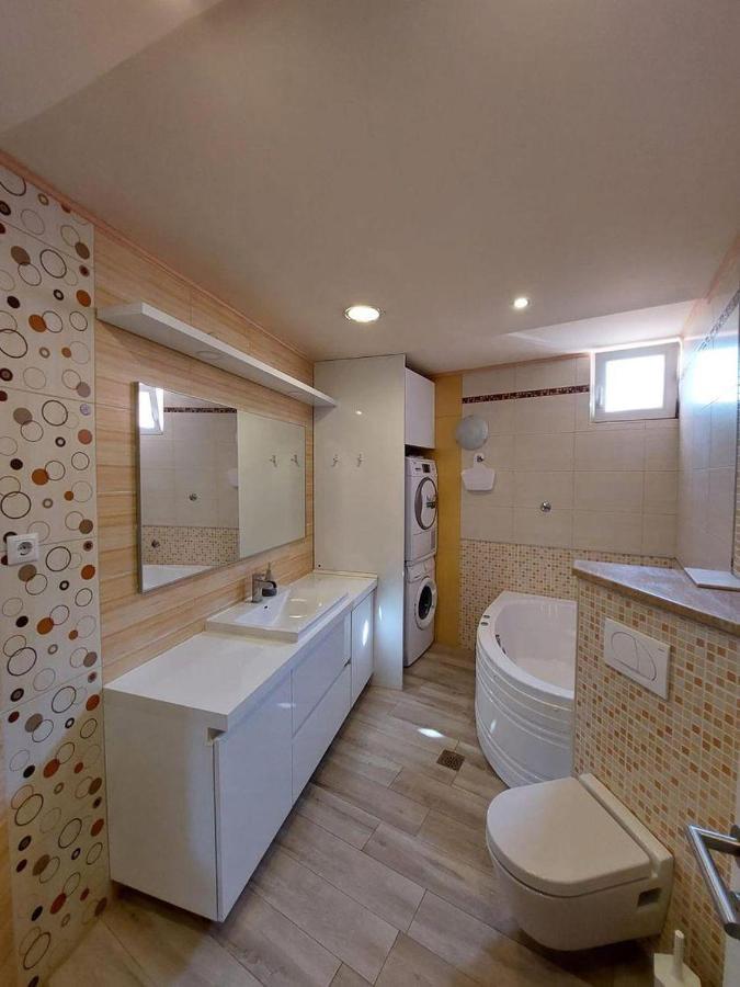 Guest House Klara Solin Exterior photo